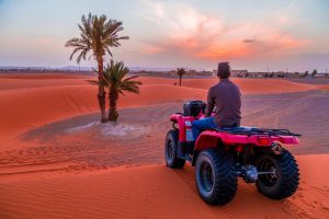 Atardecer mágico en el desierto, motivos para viajar a Marruecos