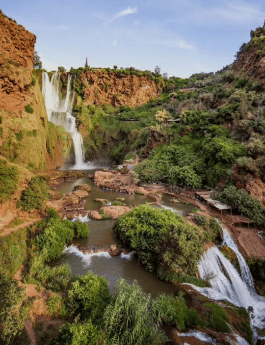 Gran salto de agua de las Cascadas de Ouzoud en el Medio Atlas, Marruecos